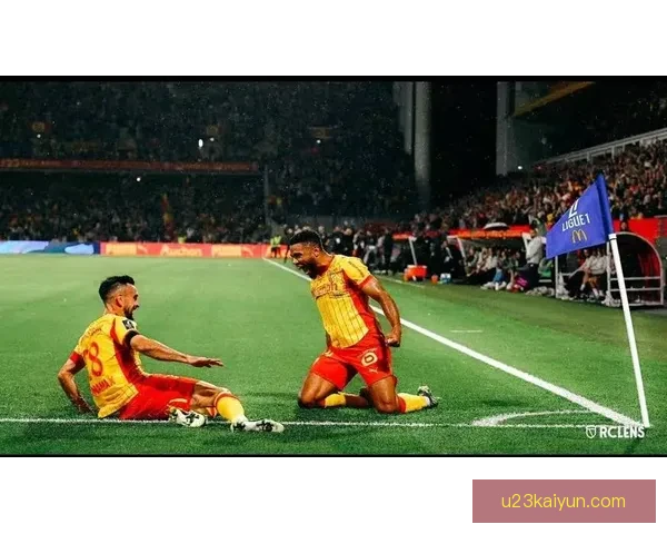 法比尼奥本赛季球队贡献显著，攻防两端表现稳健